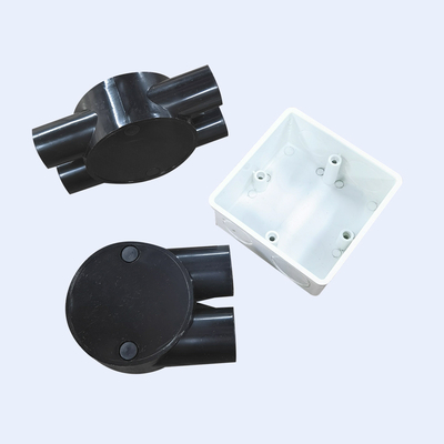 China Maneira da caixa de junção uma de UPVC material branco 50mm preto de quatro vias do fumo de 20mm ao baixo fornecedor